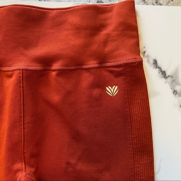 Forever 21 Seamless High Rise/Waist Ribbed Leggings in Rust Orange Sz M - Picture 2 of 7